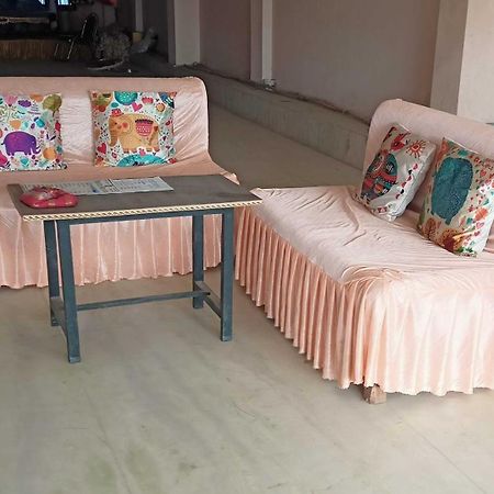 Oyo Hotel Radhe Krishna Marriage Hall Lucknow Exteriör bild