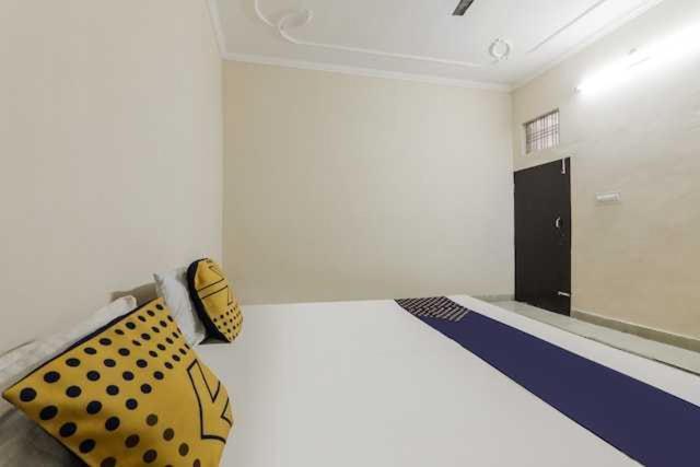 Oyo Hotel Radhe Krishna Marriage Hall Lucknow Exteriör bild